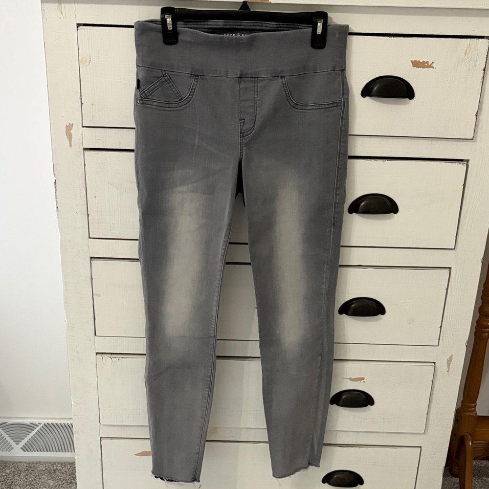 Rock & Republic fever Gray Pull-On Jeggings size 12